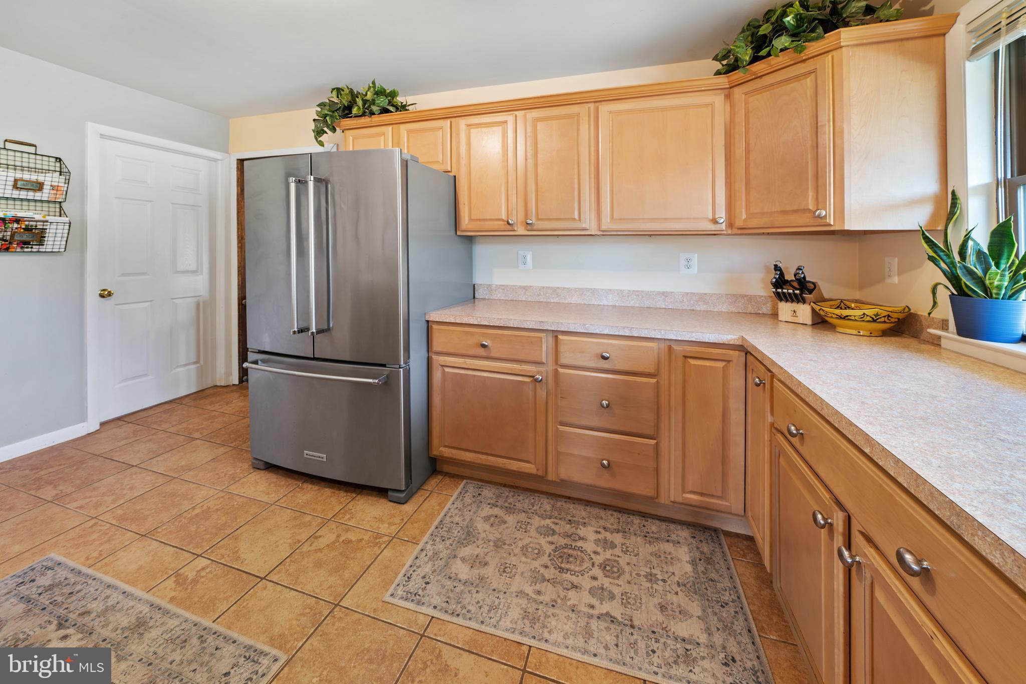 4040 Mills Road Sharpsburg, MD 21782 - Photo 27 of 127 Ceramic tile adds warmth and charm