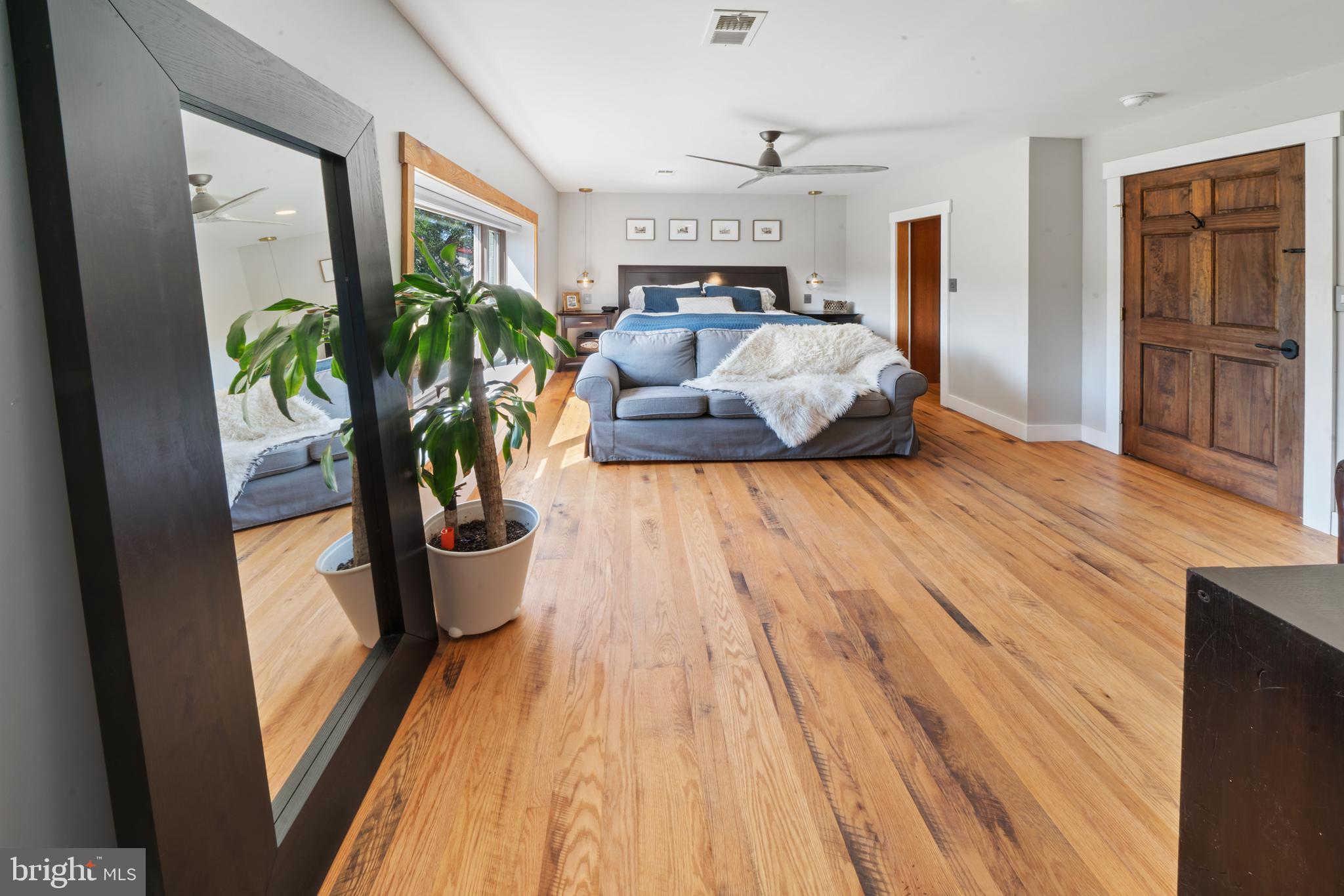 4040 Mills Road Sharpsburg, MD 21782 - Photo 38 of 127 Hardwood floors, electronic blinds, modern touches
