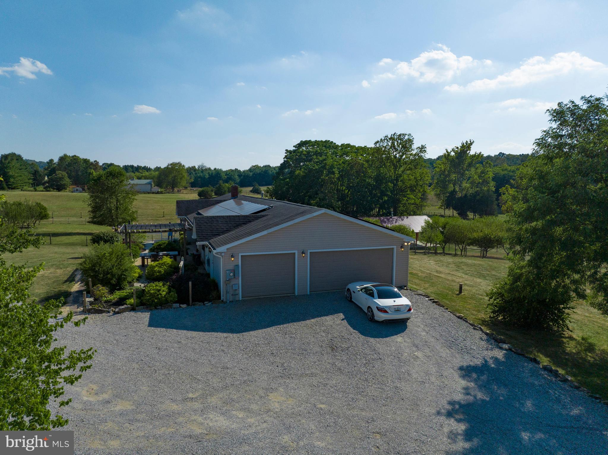 4040 Mills Road Sharpsburg, MD 21782 - Photo 60 of 127 Attached 3-car garage, tons of parking