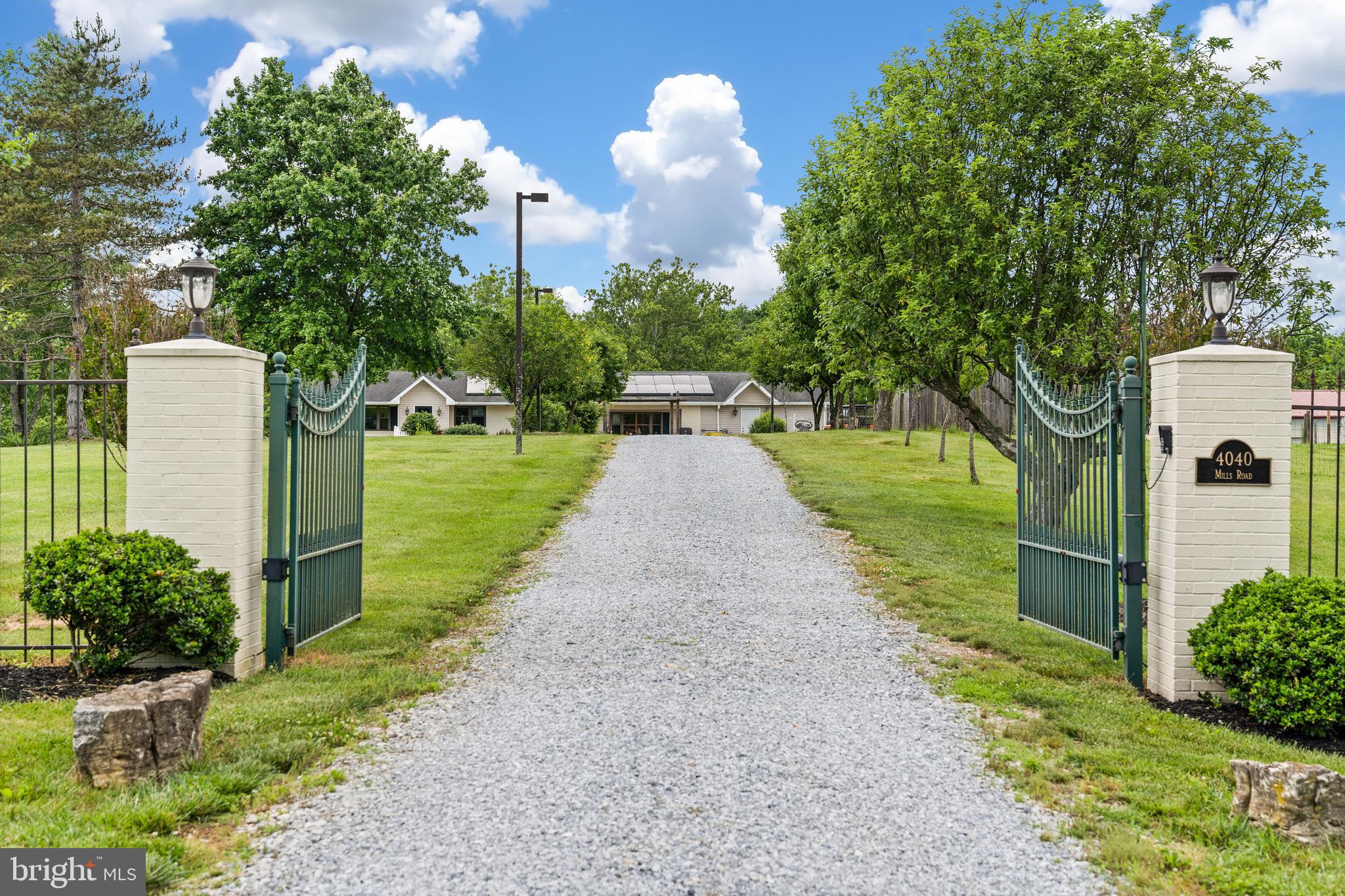 4040 Mills Road Sharpsburg, MD 21782 - Photo 9 of 127 Grand entry with electronic security gate