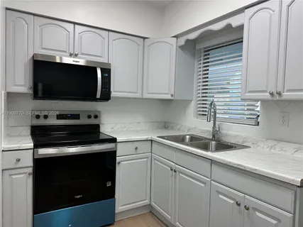 $1,795 | 4300 Sea Grape Drive, Unit 5, Lauderdale-by-the-Sea, FL 33308