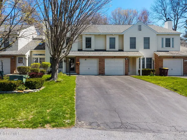 $369,900 | 3 D Tupelo Drive, Halfmoon, NY 12065