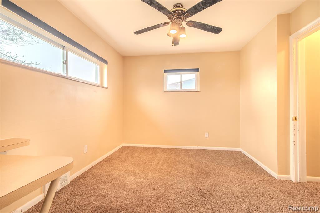 21135 Virginia Avenue Eastpointe, MI 48021 - Photo 17 of 33