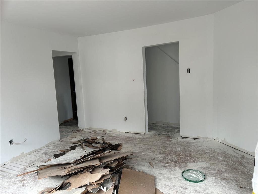 210 South Spring Street Blairsville, PA 15717 - Photo 11 of 15 a room with table and chair