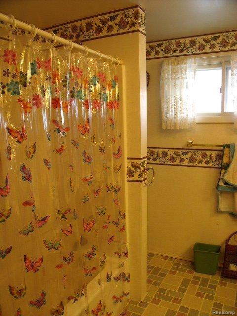 4851 Sullivan Road Lapeer, MI 48446 - Photo 15 of 24 2nd Flr Bath.jpg