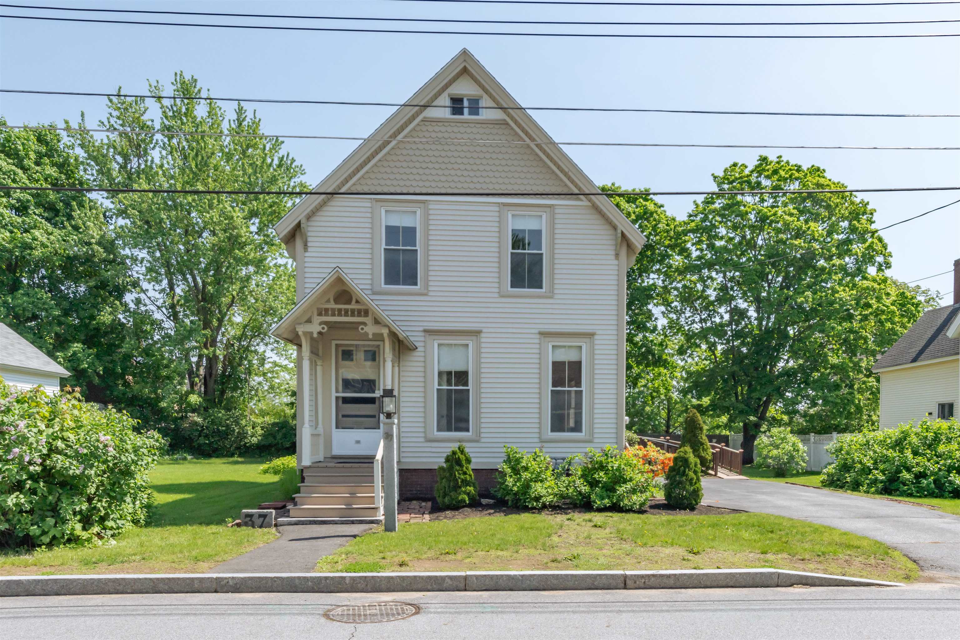 37 Spruce Street Concord, NH 03301 - Photo 1 of 33 Gallery Image 1
