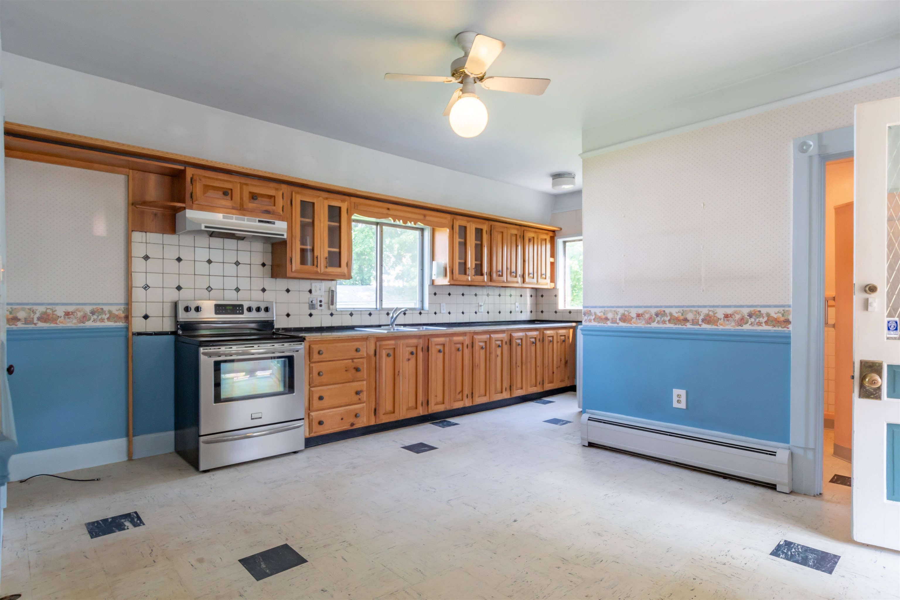 37 Spruce Street Concord, NH 03301 - Photo 3 of 33 Gallery Image 3