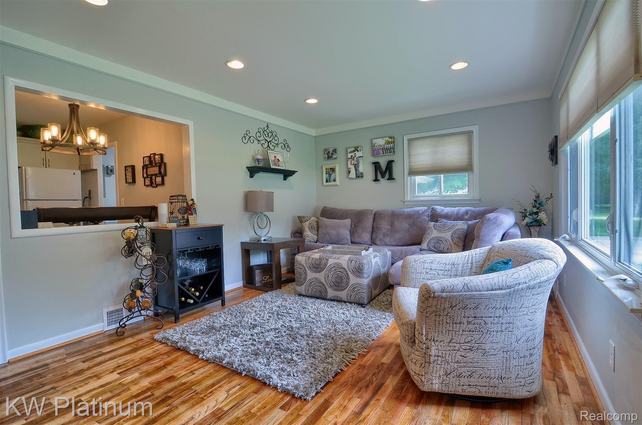 50150 Cedargrove Road Utica, MI 48317 - Photo 7 of 25 5-Great Room 2nd View.jpg