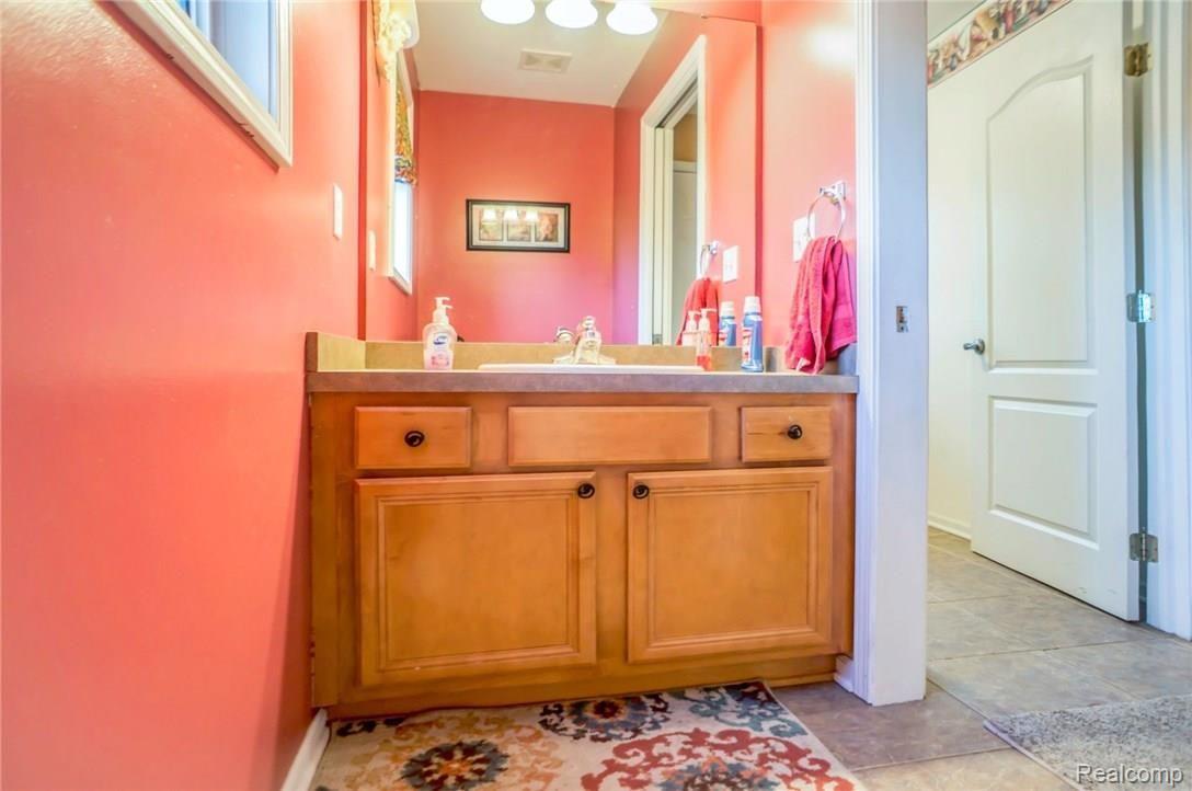 1088 Thorn Ridge Drive Howell, MI 48843 - Photo 15 of 30 15.jpg