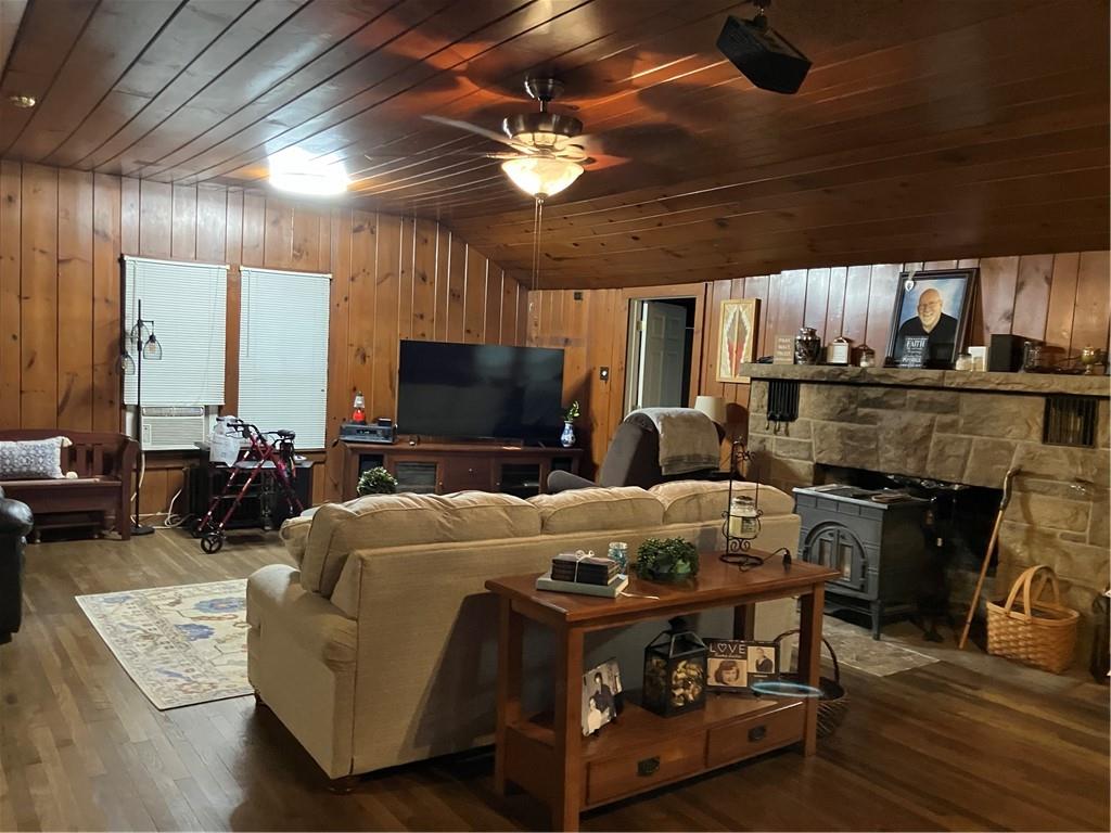 450 Old Plank Road Butler, PA 16002 - Photo 10 of 32 a living room with furniture and a flat screen tv