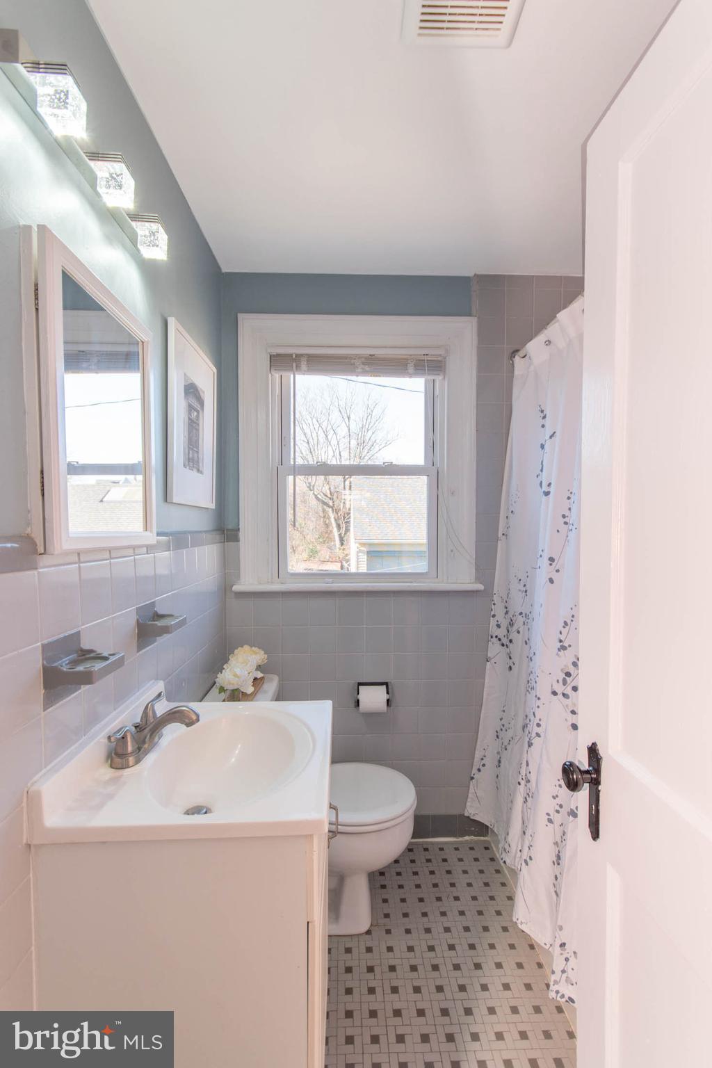110 South Warminster Road Hatboro, PA 19040 - Photo 14 of 29 Bathroom