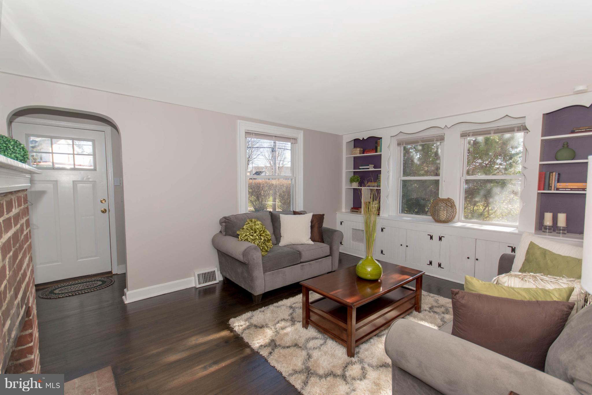 110 South Warminster Road Hatboro, PA 19040 - Photo 3 of 29 Living Room