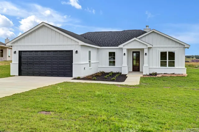 a view of a yard in front of house