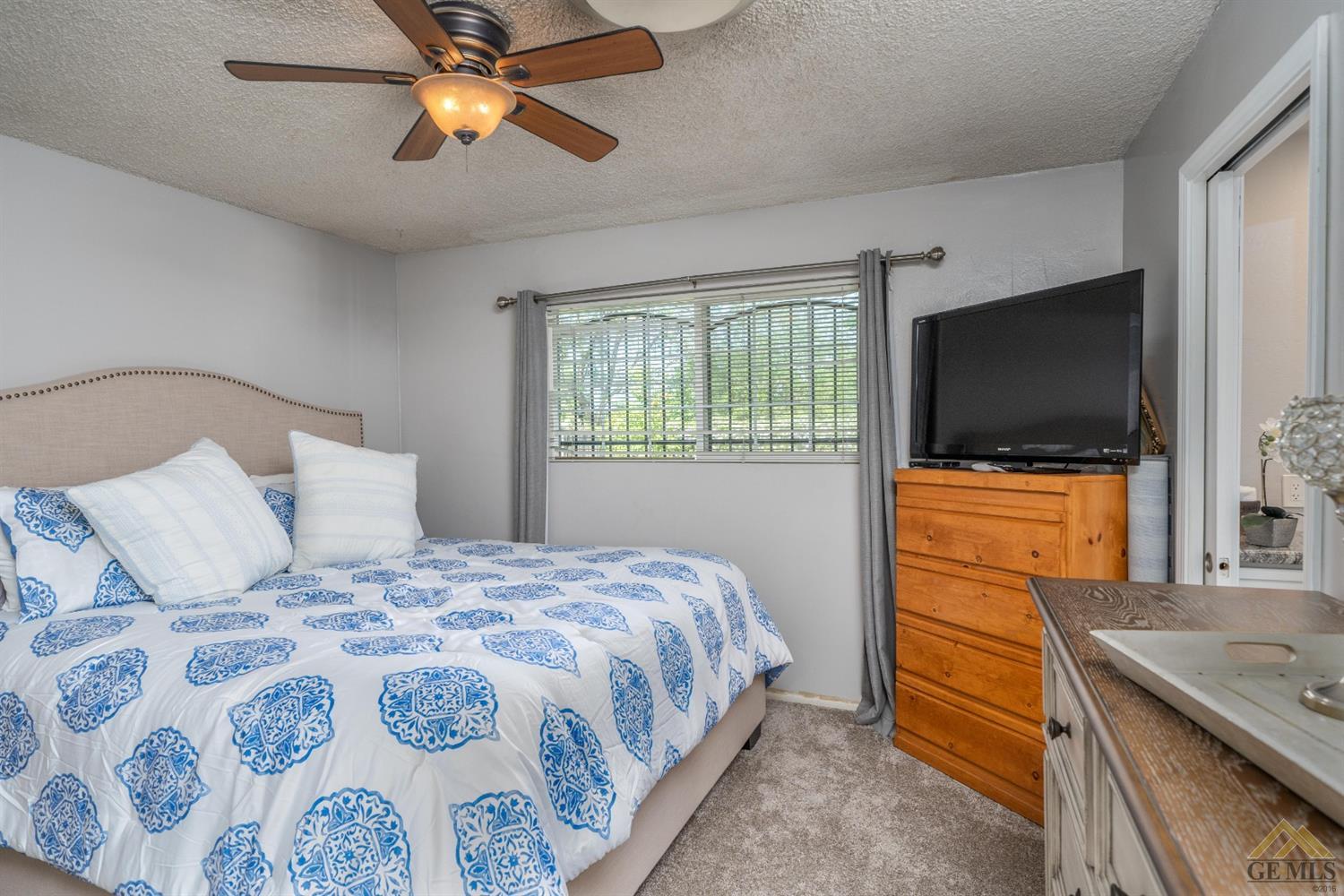 624 Real Road Bakersfield, CA 93309 - Photo 11 of 26 Gallery Image 11