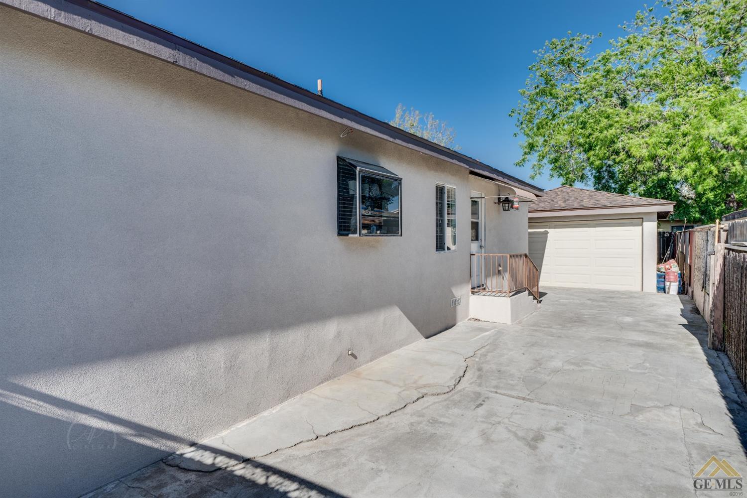 624 Real Road Bakersfield, CA 93309 - Photo 17 of 26 Gallery Image 17