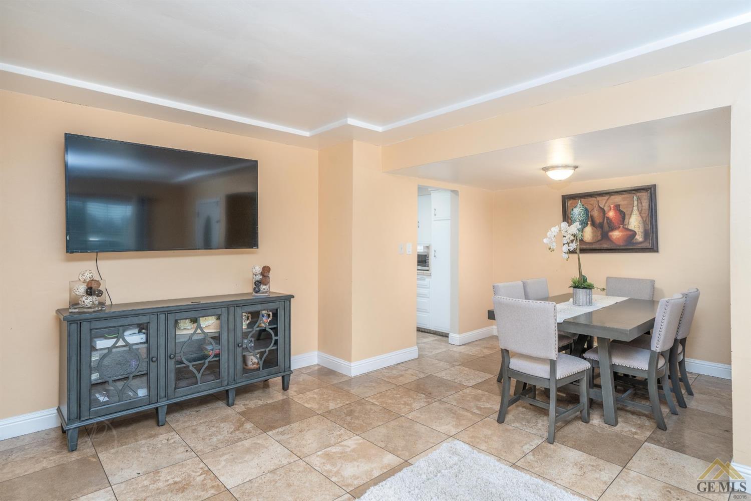 624 Real Road Bakersfield, CA 93309 - Photo 3 of 26 Gallery Image 3