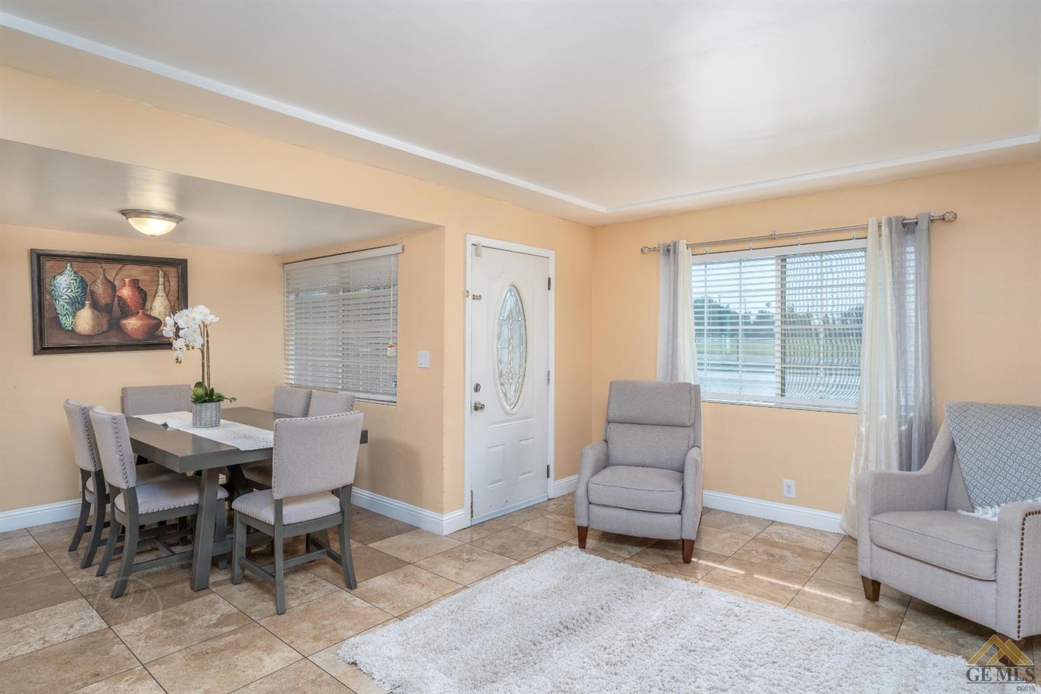 624 Real Road Bakersfield, CA 93309 - Photo 4 of 26 Gallery Image 4