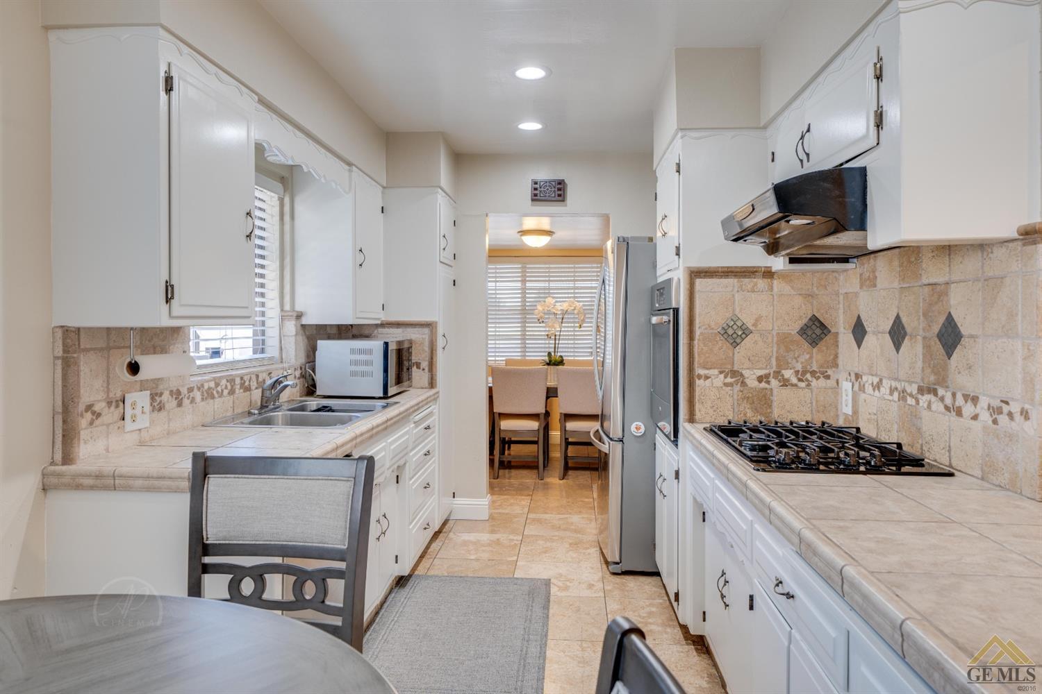 624 Real Road Bakersfield, CA 93309 - Photo 5 of 26 Gallery Image 5
