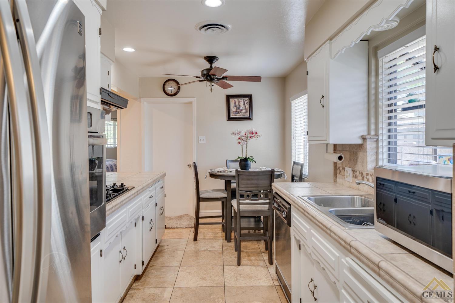 624 Real Road Bakersfield, CA 93309 - Photo 6 of 26 Gallery Image 6