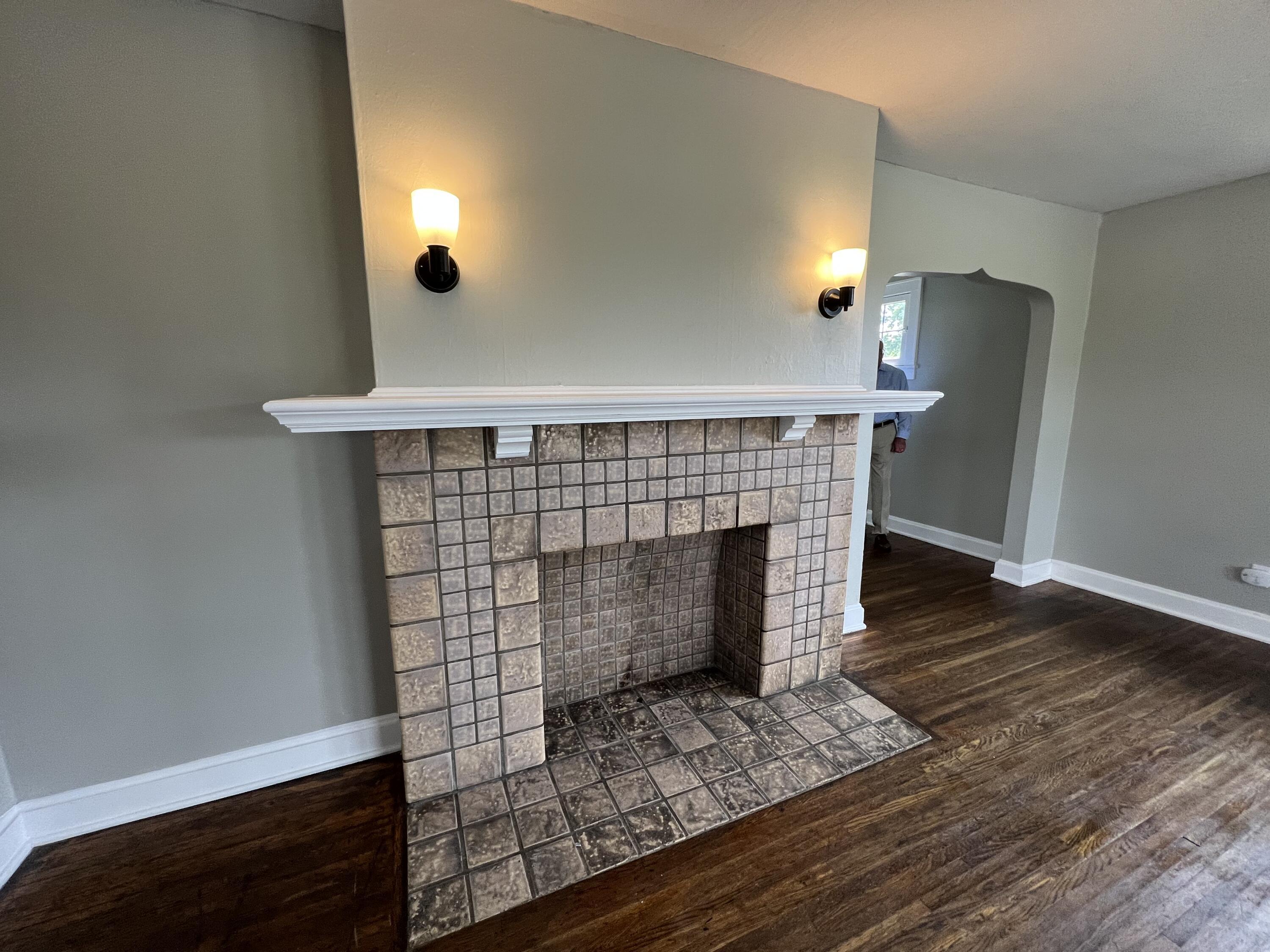 2570 Lockbourne Road Columbus, OH 43207 - Photo 6 of 25 IMG_6758 4