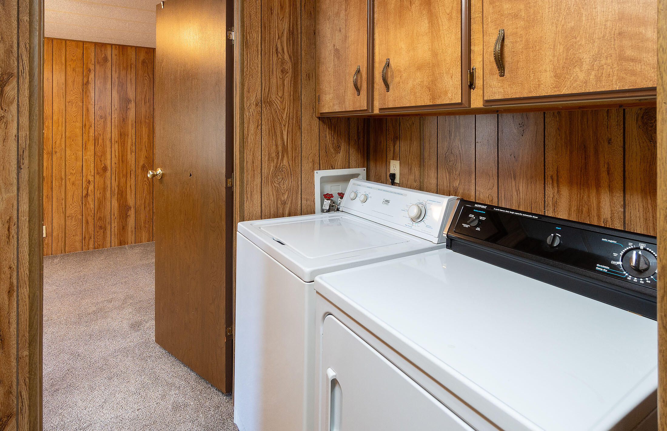 60959 Ridge Drive Bend, OR 97702 - Photo 8 of 21 washer & dryer are included in sale