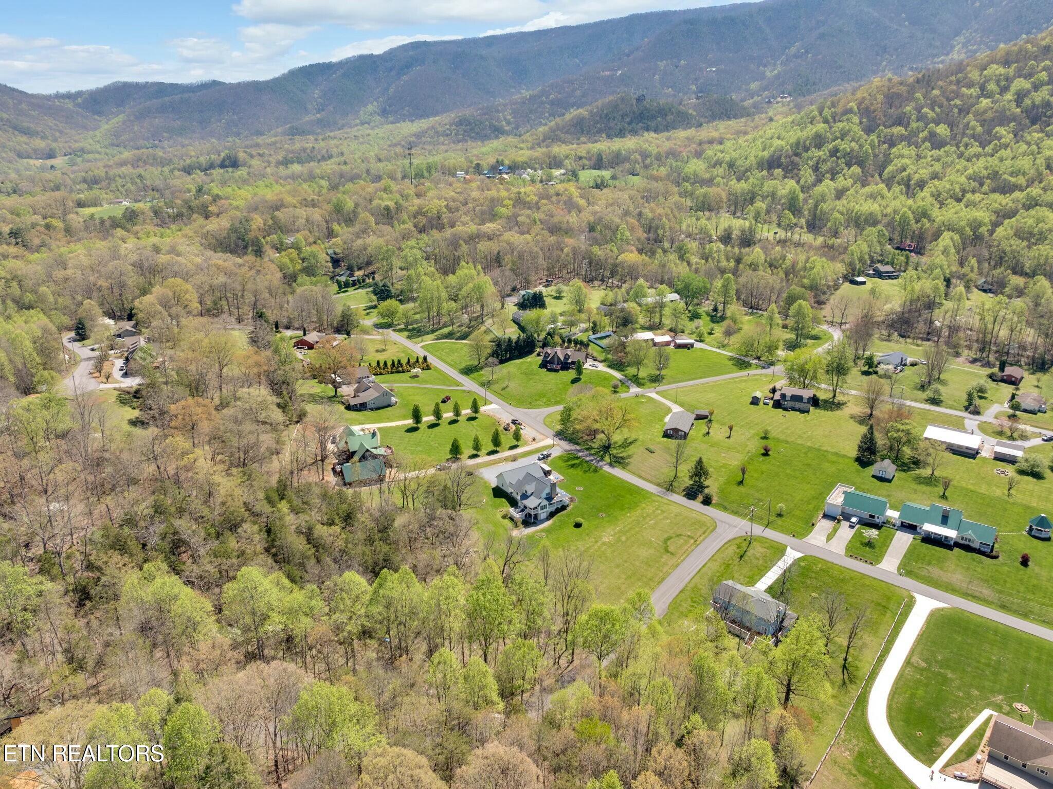 3310 Spring View Drive Sevierville, TN 37862 - Photo 14 of 17 tempImageXKm5Tn