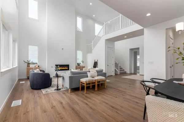 $976,000 | 2585 North Silverbell Way, Eagle, ID 83616