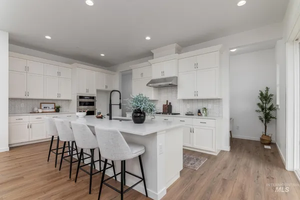 $976,000 | 2585 North Silverbell Way, Eagle, ID 83616