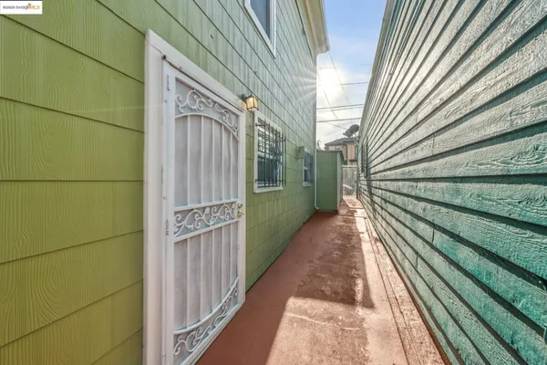 $695,000 | 836 20th Street, Oakland, CA 94607