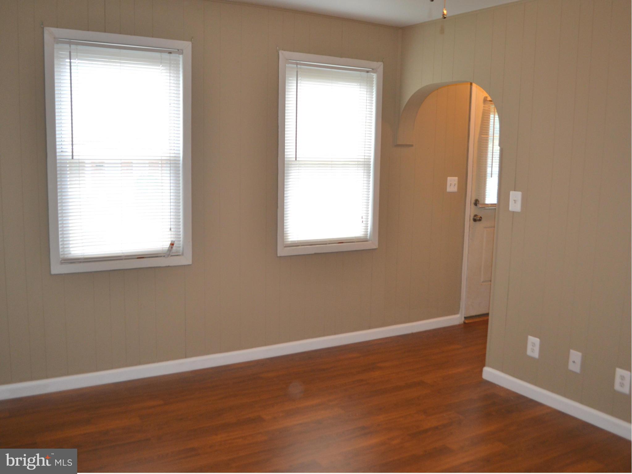 2911 Cornwall Road Dundalk, MD 21222 - Photo 4 of 21 Living Room