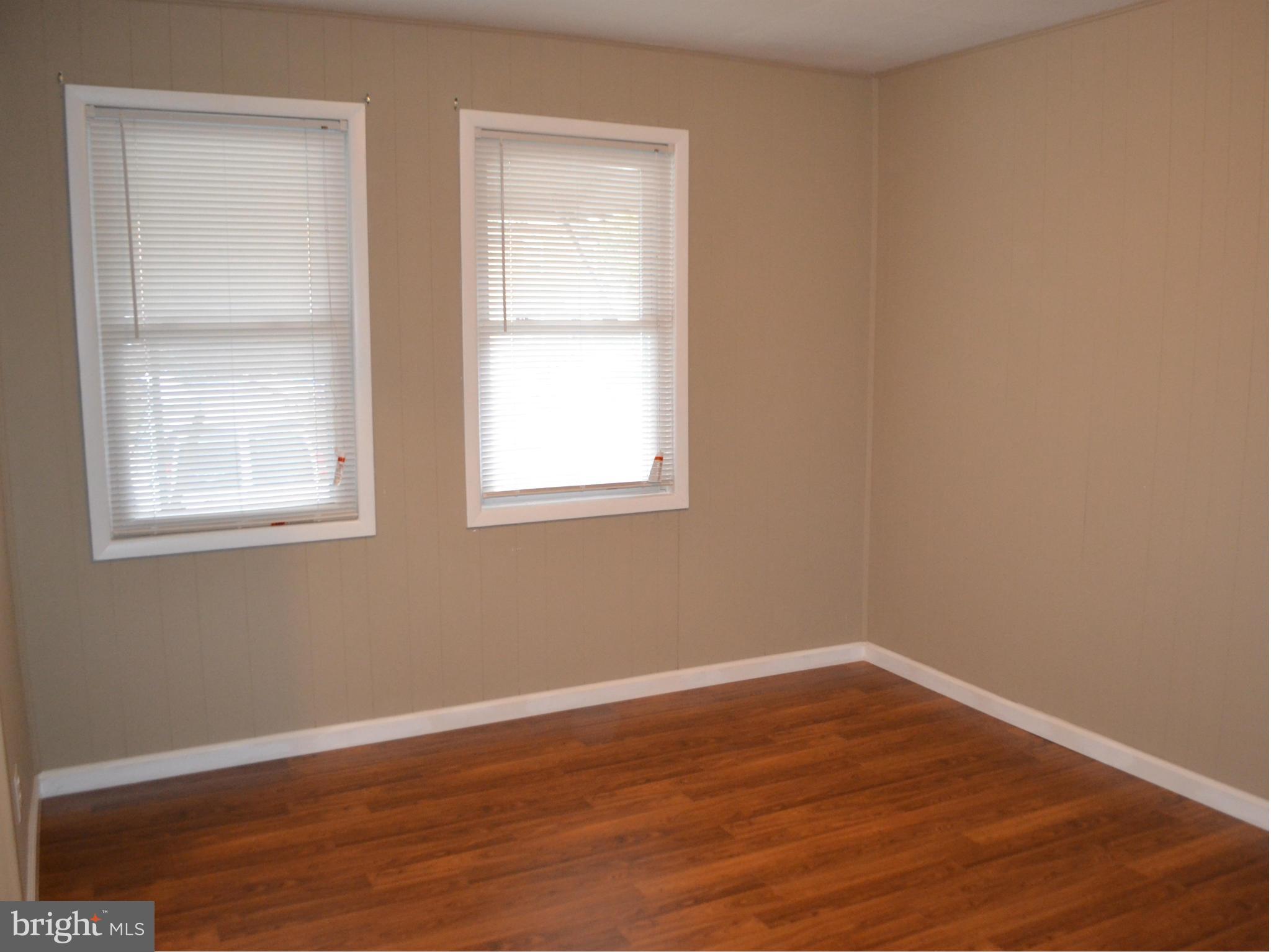 2911 Cornwall Road Dundalk, MD 21222 - Photo 5 of 21 Living Room