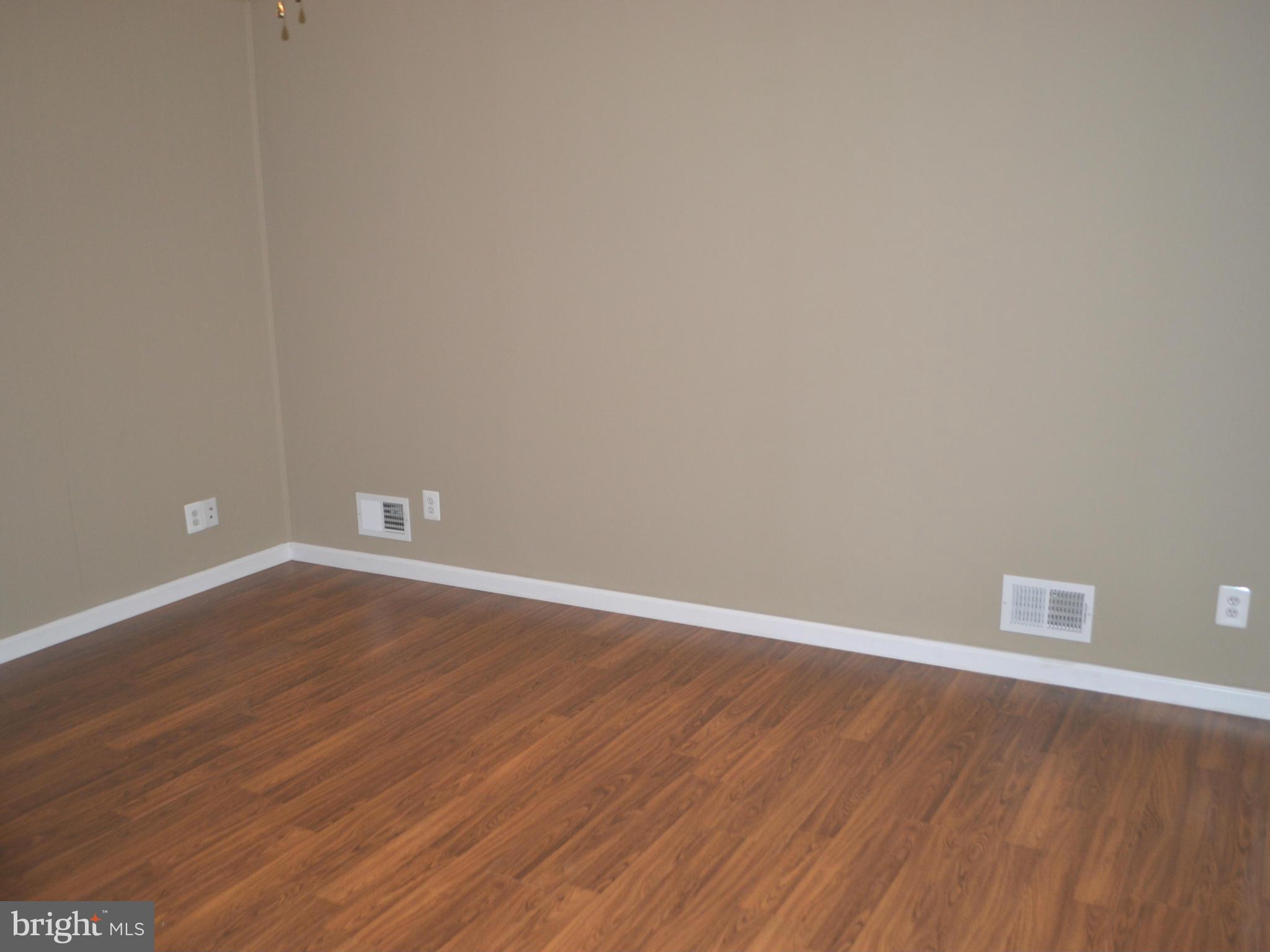 2911 Cornwall Road Dundalk, MD 21222 - Photo 6 of 21 Living Room