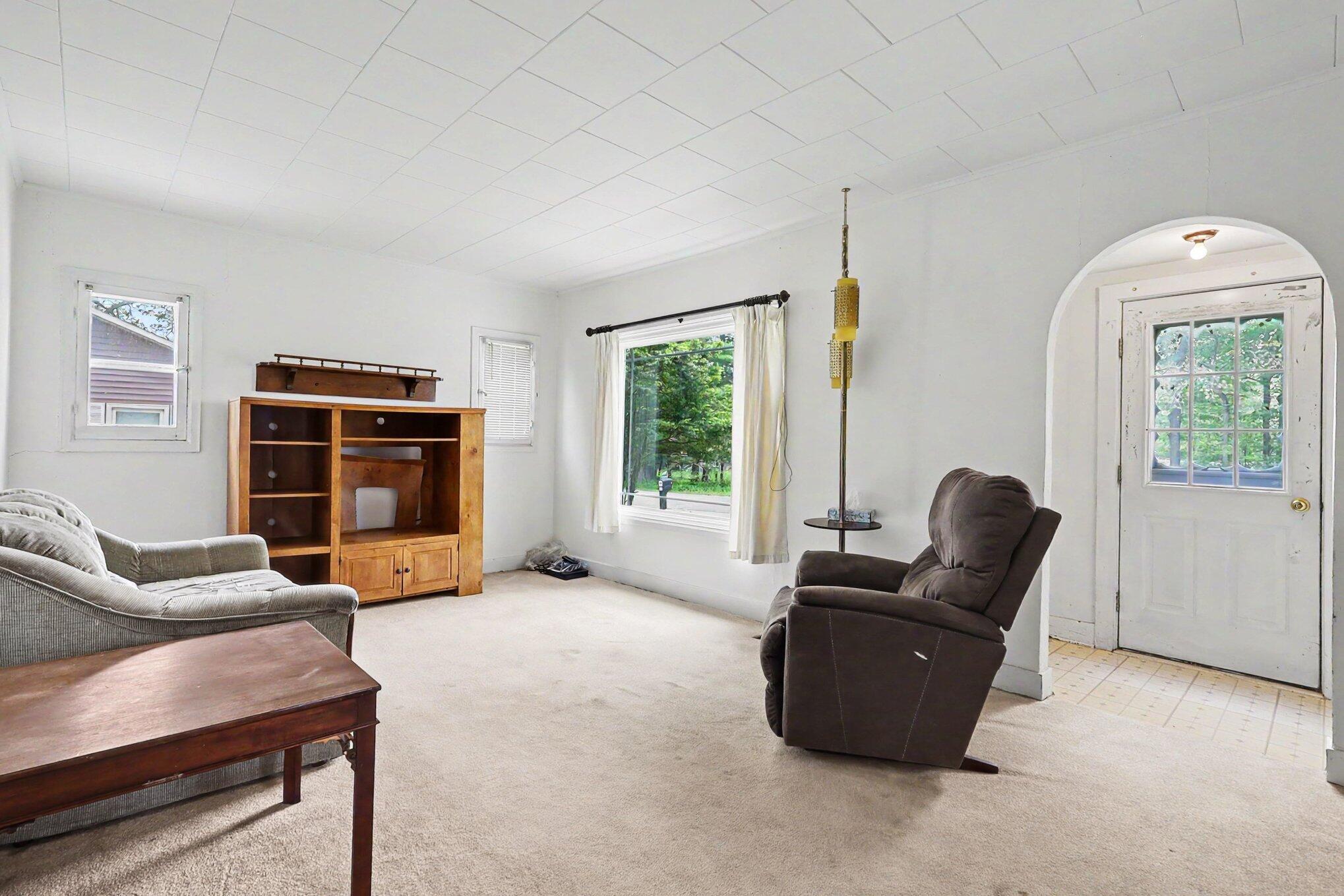 713 East Spring Street Whitehall, MI 49461 - Photo 4 of 25 003_file_9077