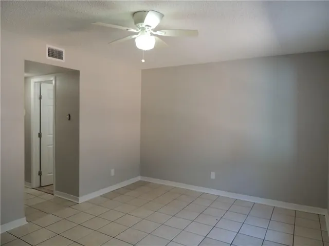 $1,100 | 2915 East St Bernard Highway, Unit B, Meraux, LA 70075