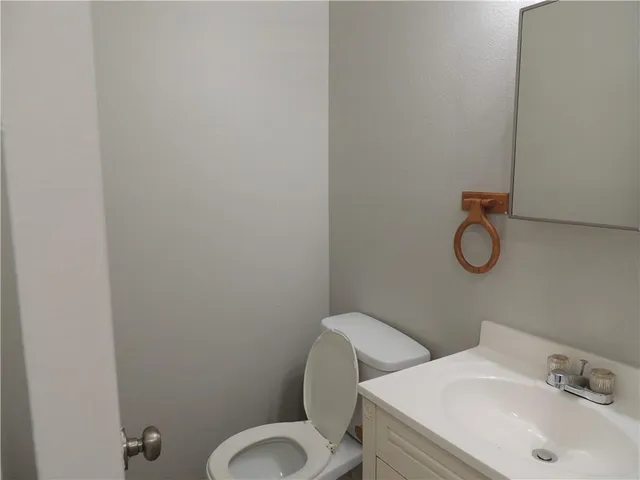 $1,100 | 2915 East St Bernard Highway, Unit B, Meraux, LA 70075