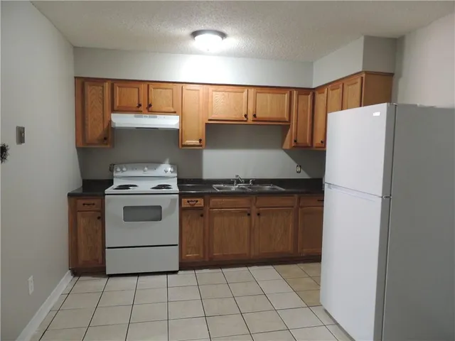 $1,100 | 2915 East St Bernard Highway, Unit B, Meraux, LA 70075