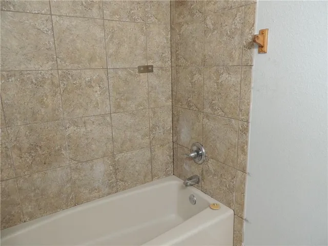 $1,100 | 2915 East St Bernard Highway, Unit B, Meraux, LA 70075