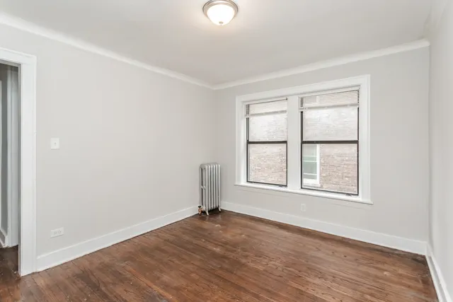 $1,000 | 6959 South Paxton Avenue, Unit 3E, Chicago, IL 60649