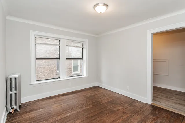 $1,000 | 6959 South Paxton Avenue, Unit 3E, Chicago, IL 60649