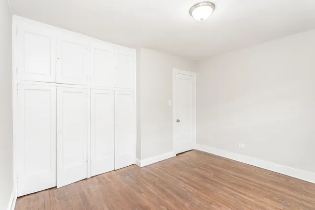 $1,000 | 6959 South Paxton Avenue, Unit 3E, Chicago, IL 60649