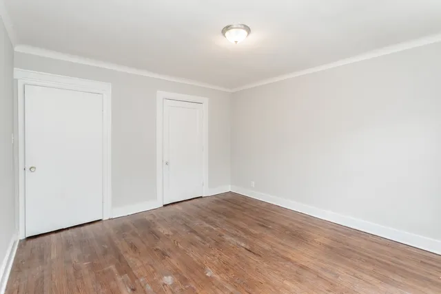 $1,000 | 6959 South Paxton Avenue, Unit 3E, Chicago, IL 60649