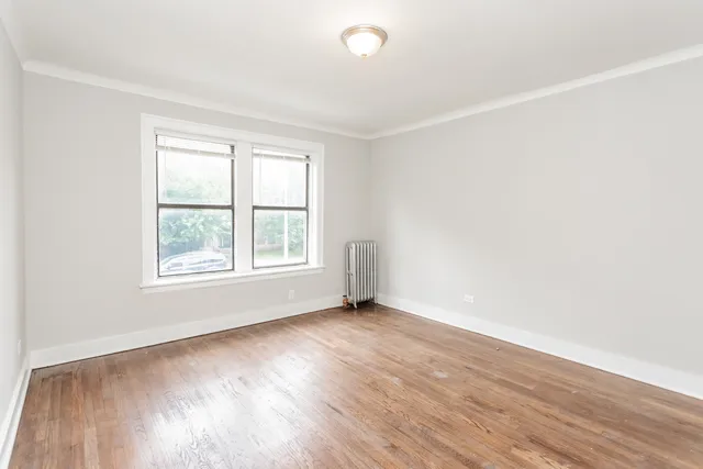 $1,000 | 6959 South Paxton Avenue, Unit 3E, Chicago, IL 60649