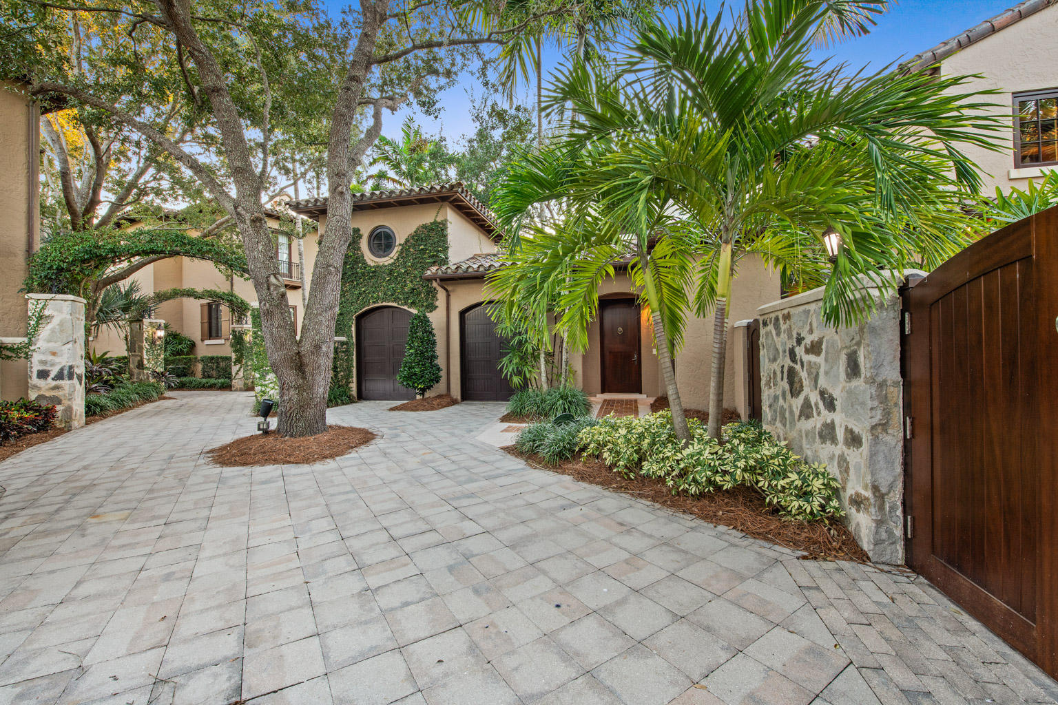 304 Villa Drive Jupiter, FL 33477 - Photo 10 of 48 9701 Collins Ave Unit 2702 - RESIZED (26