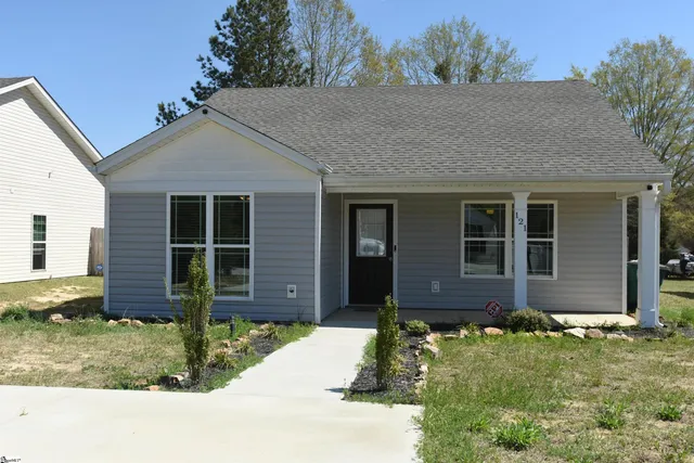 $175,000 | 121 Colleton Lane, Clinton, SC 29325