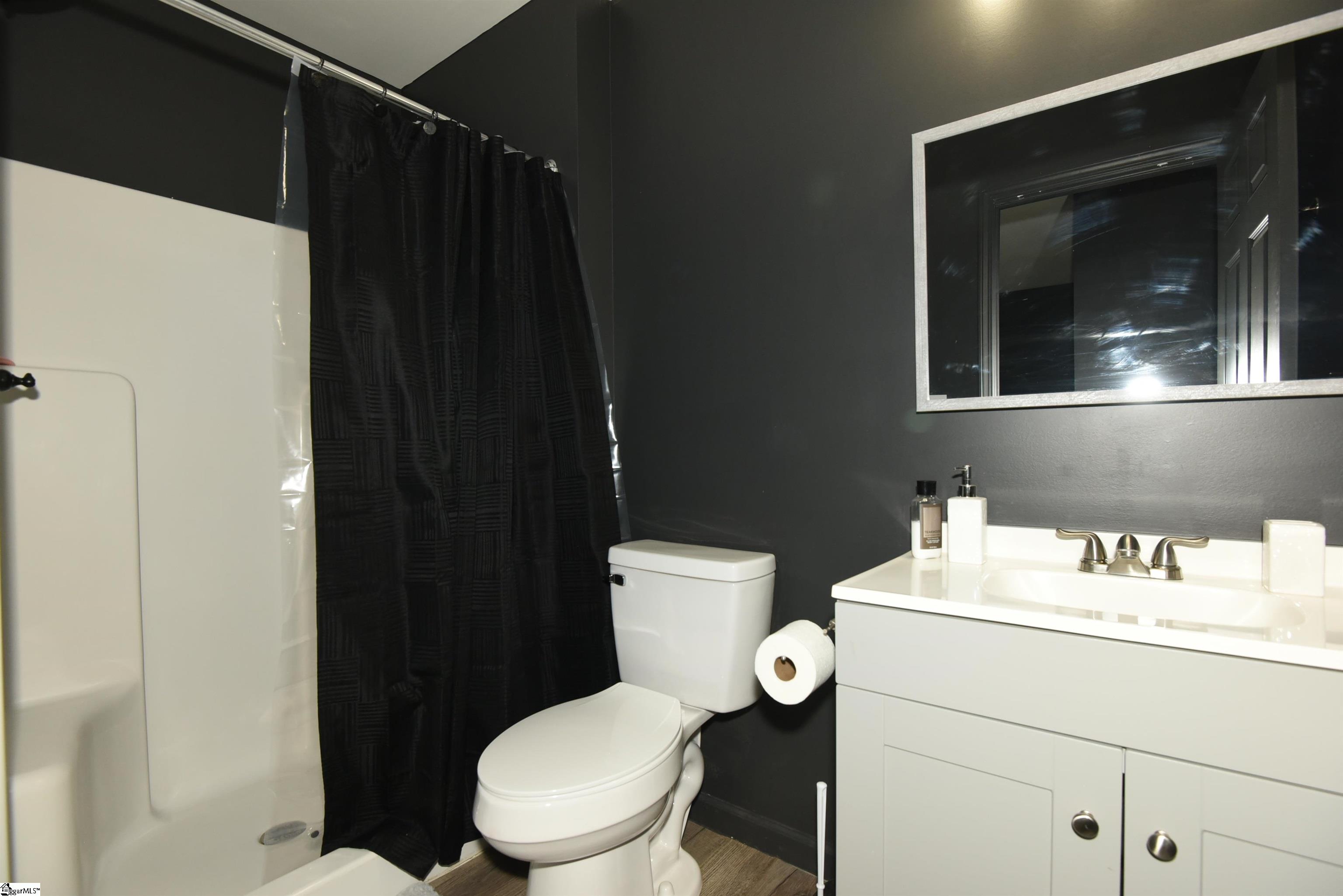 121 Colleton Lane Clinton, SC 29325 - Photo 11 of 17