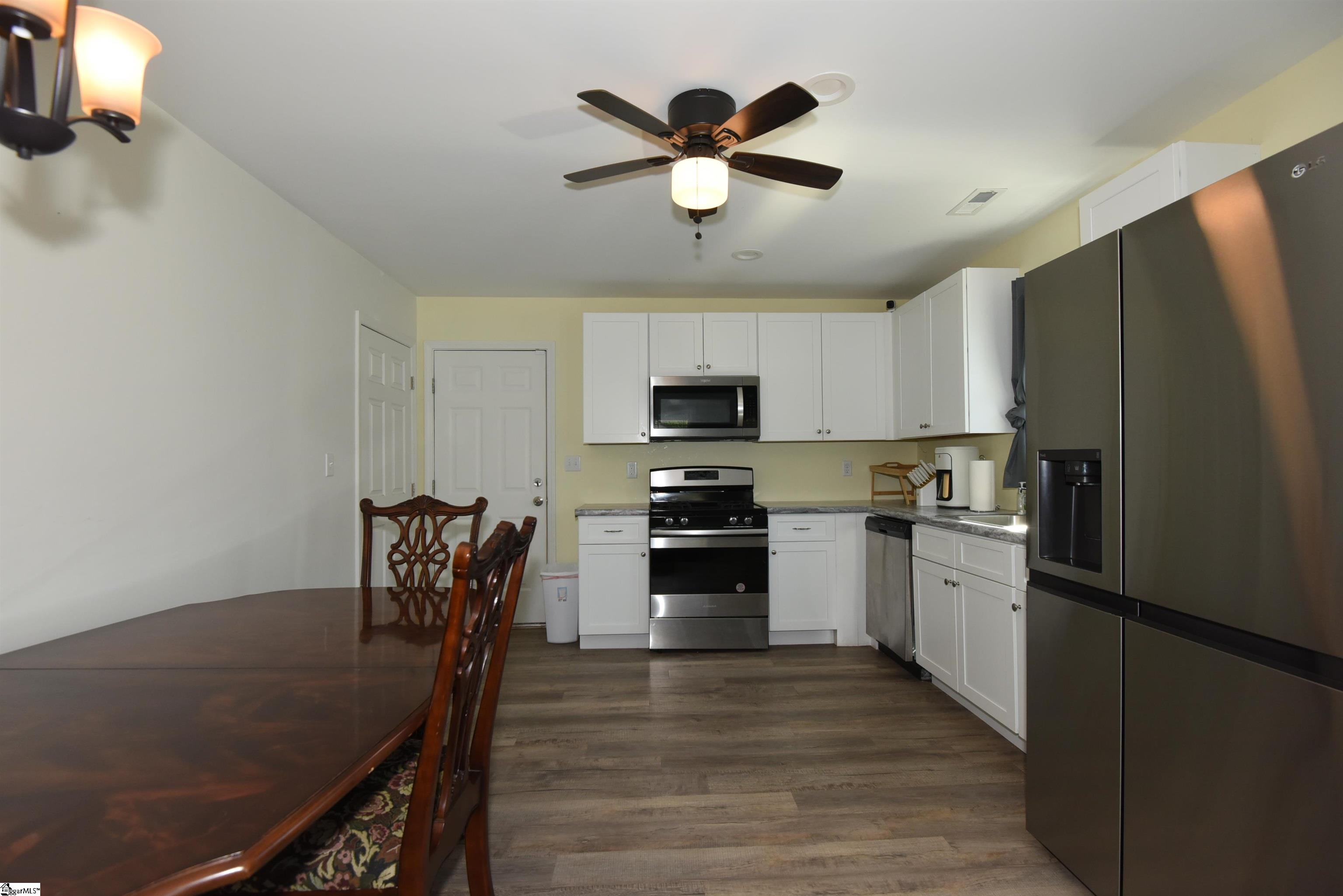 121 Colleton Lane Clinton, SC 29325 - Photo 6 of 17