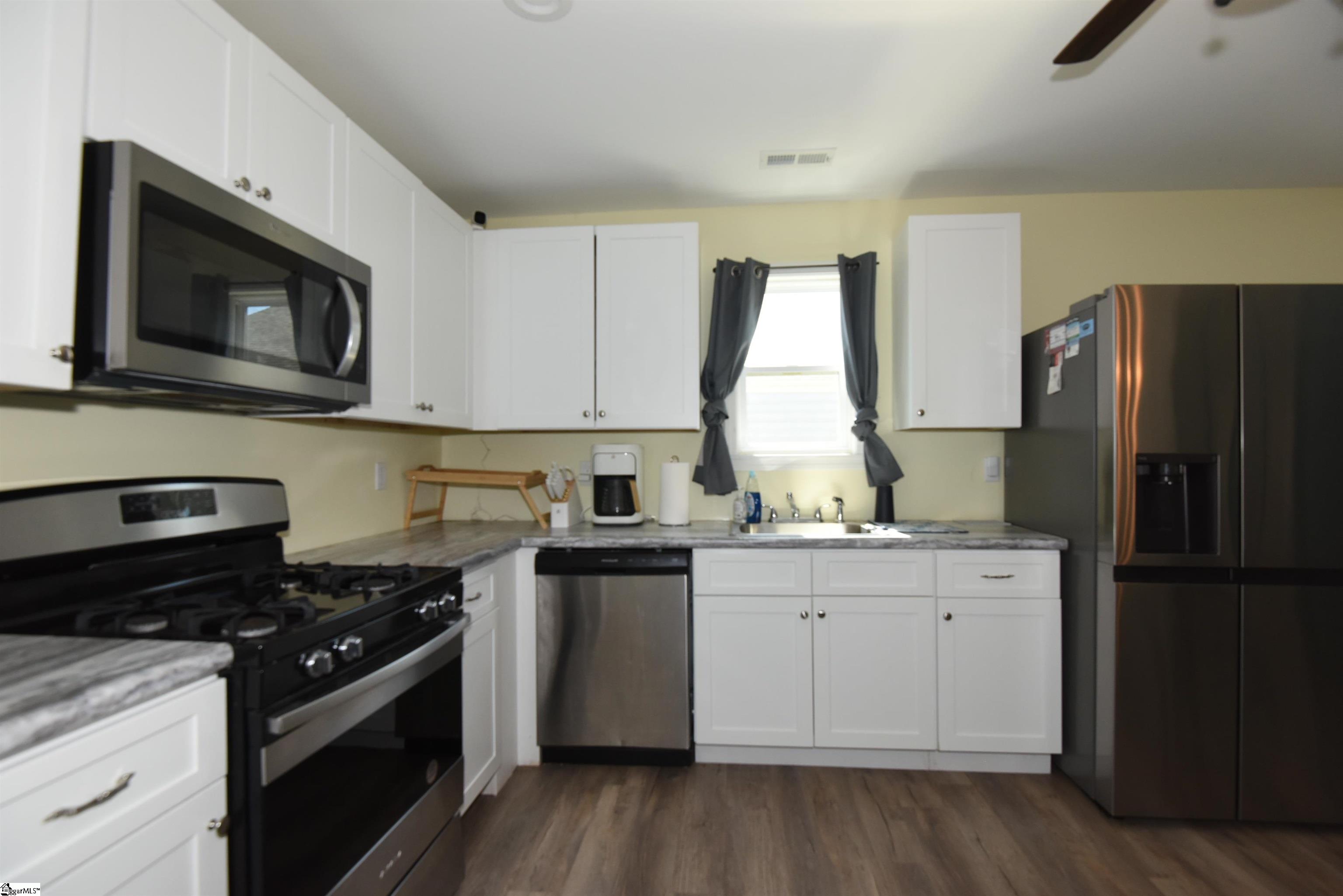 121 Colleton Lane Clinton, SC 29325 - Photo 7 of 17