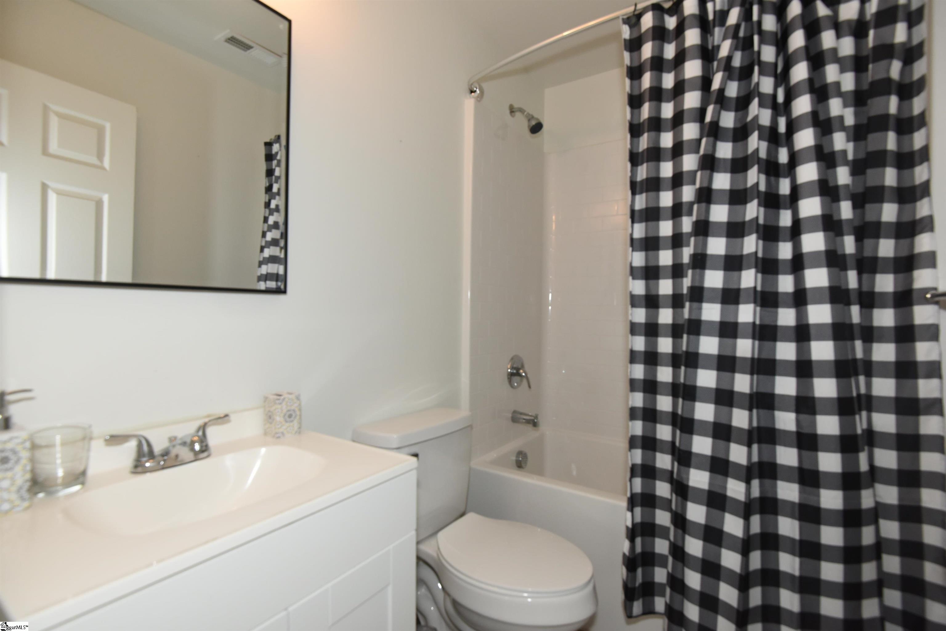 121 Colleton Lane Clinton, SC 29325 - Photo 8 of 17