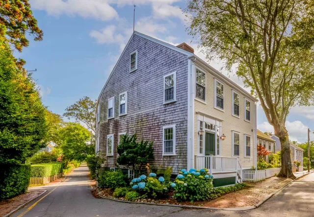 $5,495,000 | 10 Milk Street, Nantucket, MA 02554