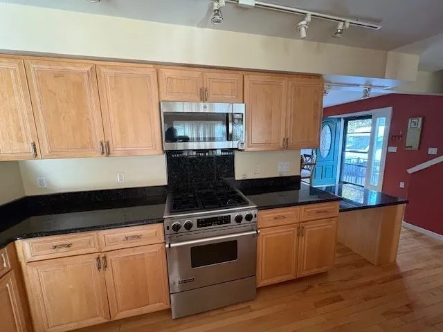 $4,200 | 505 Bay Road, Unit 1, Hamilton, MA 01982